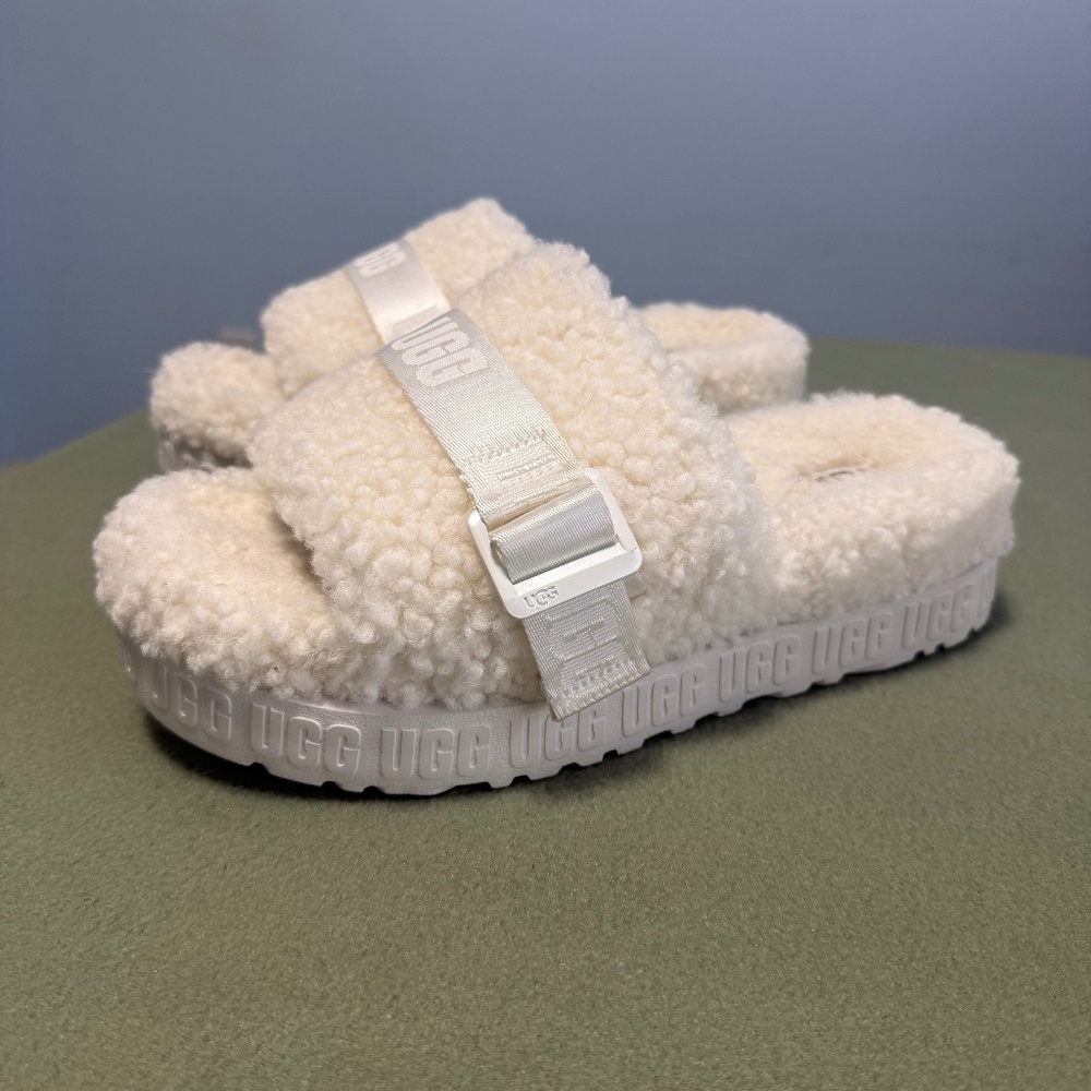 UGG Fluffita‎ Women's Slippers Flatform Sheepskin, Size 10 US
